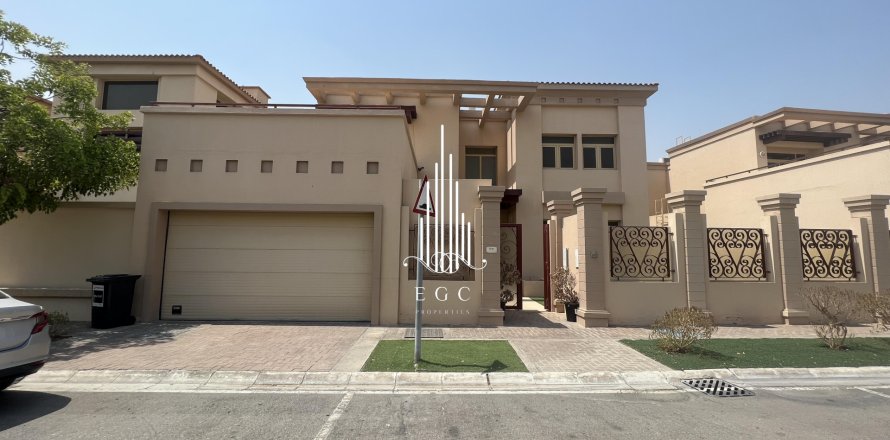 Khalifa City、Abu Dhabi、UAEにあるヴィラ 5ベッドルーム、520 m2 No535220