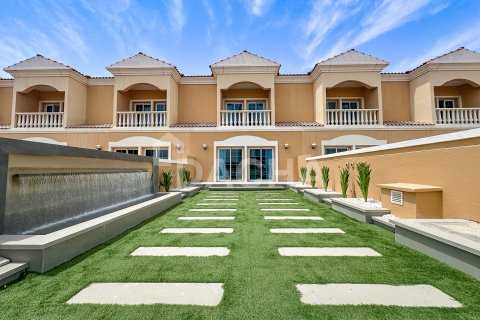 Townhouse în Jumeirah Village Triangle, Dubai, EAU 2 dormitoare, 152 mp.  №719136