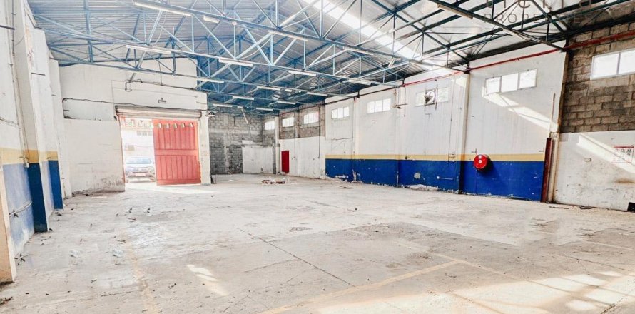 Lagerhaus in Deira, Dubai, VAE: 696.8 m2 Nr. 571574