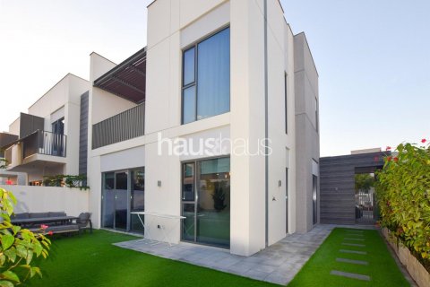 Rumah bandar di Arabian Ranches 3, Dubai, UAE 4 bilik tidur, 227 meter persegi № 625840