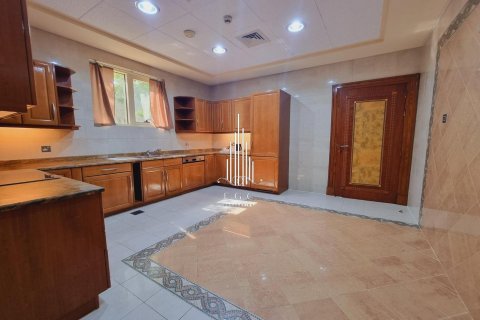 Villa uthyres i Al Raha Beach, Abu Dhabi, UAE 3 sovrum, 464.5 kvm Nr. 535046 - fotografi 10