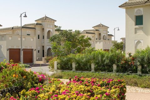 טאונהאוס למכירה ב Al Furjan, Dubai, איחוד האמירויות  3 חדרי שינה, 267 מ"ר, מספר 689881 - תמונה 3