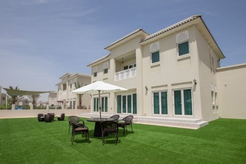 טאונהאוס למכירה ב Al Furjan, Dubai, איחוד האמירויות  3 חדרי שינה, 267 מ"ר, מספר 689881 - תמונה 2
