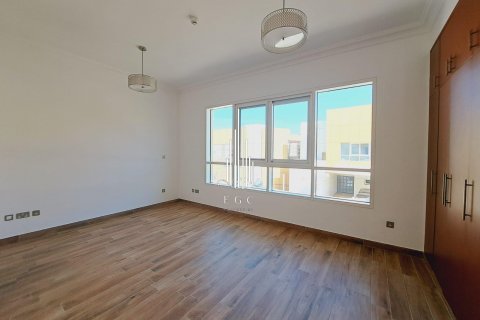 Villa en alquiler en Al Bateen, Abu Dhabi, EAU 4 dormitorios, 430 m2 № 534208 - foto 24