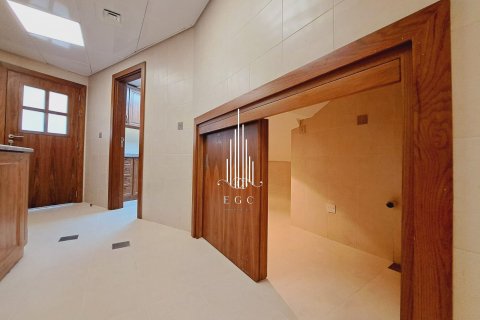 Villa en alquiler en Al Bateen, Abu Dhabi, EAU 4 dormitorios, 430 m2 № 534208 - foto 29