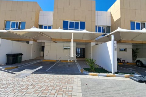 Villa en alquiler en Al Bateen, Abu Dhabi, EAU 4 dormitorios, 430 m2 № 534208 - foto 6