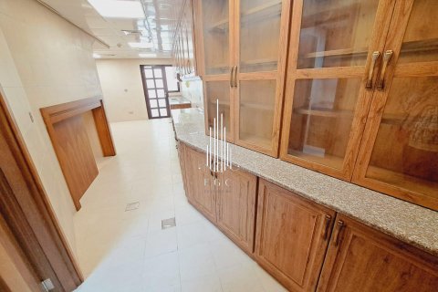 Villa en alquiler en Al Bateen, Abu Dhabi, EAU 4 dormitorios, 430 m2 № 534208 - foto 12
