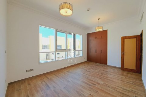 Villa en alquiler en Al Bateen, Abu Dhabi, EAU 4 dormitorios, 430 m2 № 534208 - foto 14