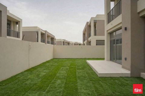 Villa in Dubai, UAE 4 bedrooms, 255 sq.m. № 698902 - photo 2