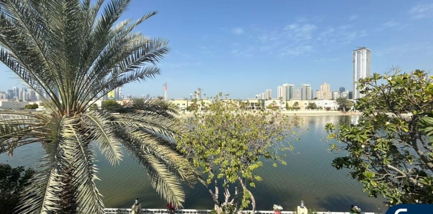 Villa in The Lakes, Dubai, UAE 4 bedrooms, 324 sq.m. № 684918