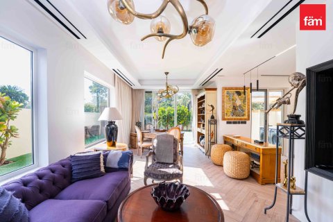 Villa sa Dubai, UAE 2 silid-tulugan, 250 sq.m. № 682046 - larawan 2