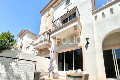 Radhus i Jumeirah Golf Estates, Dubai, UAE 3 sovrum, 265 kvm Nr. 628302