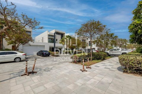 Villa in Mohammed Bin Rashid City, Dubai, UAE 4 bedrooms, 705.69 sq.m. № 761558