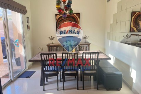 Al Reef, Abu Dhabi, BAE’de satılık villa 4 yatak odası, 225.2 m² No 432989 - fotoğraf 9