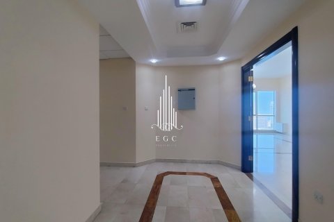 Apartament de închiriat în Hamdan Street, Abu Dhabi, EAU 3 dormitoare, 241.5 mp.  №578701 - poză 12