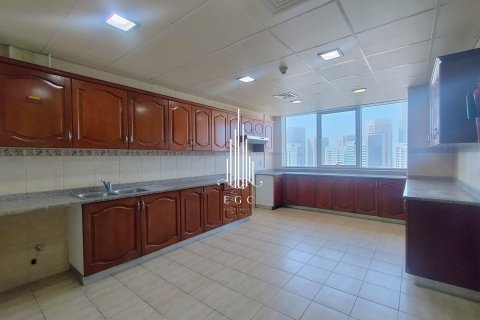 Apartament de închiriat în Hamdan Street, Abu Dhabi, EAU 3 dormitoare, 241.5 mp.  №578701 - poză 5