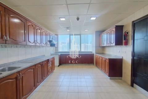 Apartament de închiriat în Hamdan Street, Abu Dhabi, EAU 3 dormitoare, 241.5 mp.  №578701 - poză 6