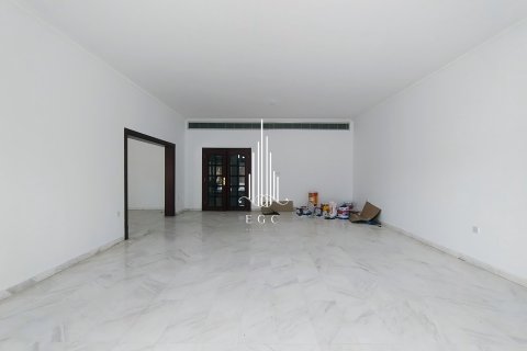 Villa zur Miete in Tourist Club Area, Abu Dhabi, VAE 5 Schlafzimmer, 418.1 m2 Nr. 578704 - Foto 30