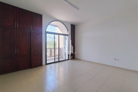 Villa zur Miete in Tourist Club Area, Abu Dhabi, VAE 5 Schlafzimmer, 418.1 m2 Nr. 578704 - Foto 6