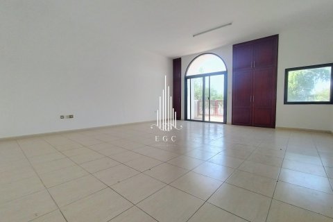 Villa zur Miete in Tourist Club Area, Abu Dhabi, VAE 5 Schlafzimmer, 418.1 m2 Nr. 578704 - Foto 9