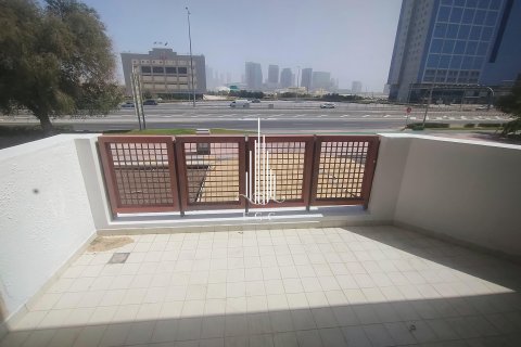 Villa zur Miete in Tourist Club Area, Abu Dhabi, VAE 5 Schlafzimmer, 418.1 m2 Nr. 578704 - Foto 2
