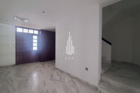 Villa zur Miete in Tourist Club Area, Abu Dhabi, VAE 5 Schlafzimmer, 418.1 m2 Nr. 578704 - Foto 27