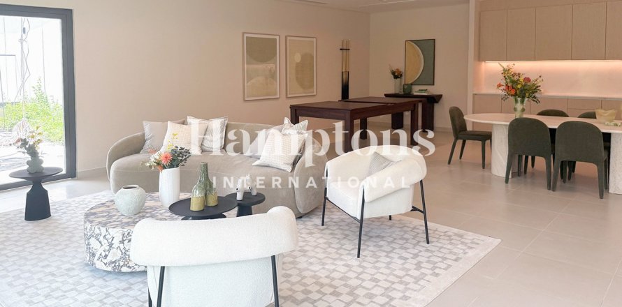 Apartment in The Views, Dubai, UAE 2 bedrooms, 112.877 sq.m. № 758141