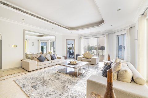 Villa te huur in Palm Jumeirah, Dubai, VAE 4 slaapkamers, 496.47 vr.m., nr 338566 - foto 11