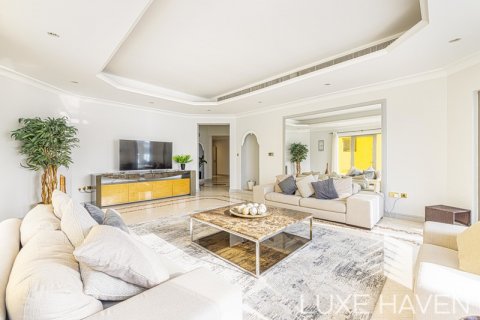Villa te huur in Palm Jumeirah, Dubai, VAE 4 slaapkamers, 496.47 vr.m., nr 338566 - foto 14