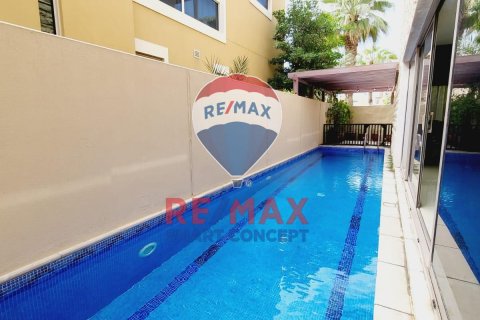 Villa til salg i Al Raha Gardens, Abu Dhabi, UAE 5 soveværelser, 585.3 kvm № 436487 - foto 2