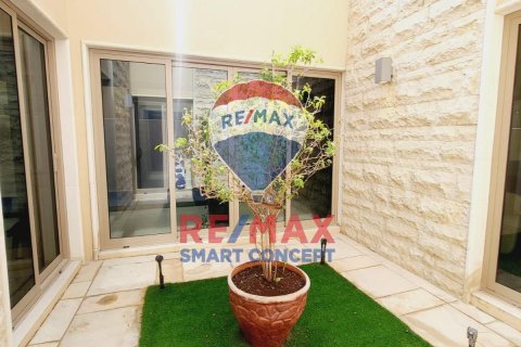 Villa til salg i Al Raha Gardens, Abu Dhabi, UAE 5 soveværelser, 585.3 kvm № 436487 - foto 10