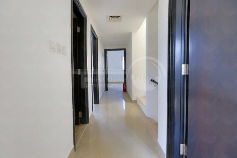 Villa en alquiler en Al Reef, Abu Dhabi, EAU 5 dormitorios, 348.4 m2 № 407210 - foto 10