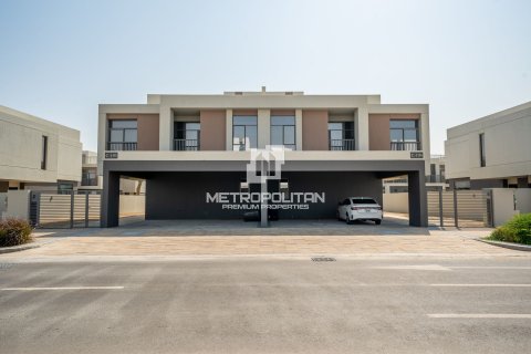 Townhouse in Dubai South (Dubai World Central), Dubai, UAE 4 bedrooms, 368 sq.m. № 664499 - photo 4
