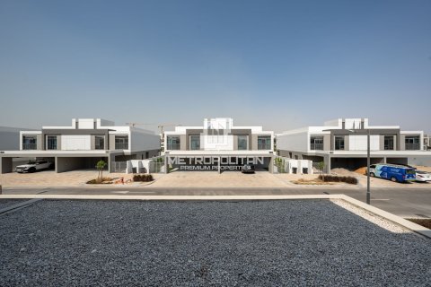 Townhouse in Dubai South (Dubai World Central), Dubai, UAE 4 bedrooms, 368 sq.m. № 664499 - photo 10
