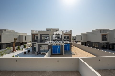Townhouse in Dubai South (Dubai World Central), Dubai, UAE 4 bedrooms, 368 sq.m. № 664499 - photo 11