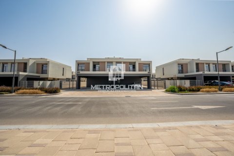 Townhouse in Dubai South (Dubai World Central), Dubai, UAE 4 bedrooms, 368 sq.m. № 664499 - photo 5