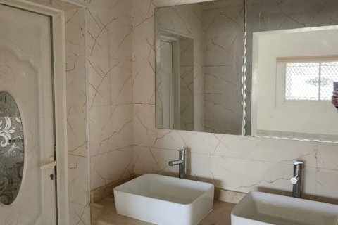 ویلا برای فروش در Khuzam، Ras Al Khaimah، امارات متحده عربی 5 خوابه ، 650 متر مربع ، شماره 735026 - تصویر 12