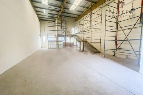 Gudang di Jebel Ali, Dubai, UAE 250.8 meter persegi № 571585
