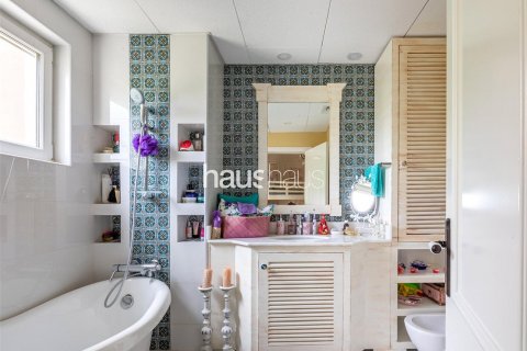 Вилла Дубай Инвестмент Парк, БАӘ-да 5 жатын бөлмелер, 577 м² № 625638 - фото 16