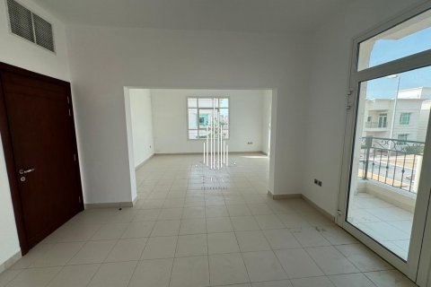 Willa do wynajęcia w Khalifa City, Abu Dhabi, ZEA 6 sypialnie, 836.1 mkw., nr 500698 - zdjęcie 23