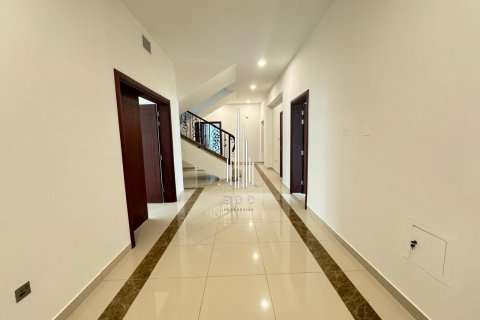 Willa do wynajęcia w Khalifa City, Abu Dhabi, ZEA 6 sypialnie, 836.1 mkw., nr 500698 - zdjęcie 20