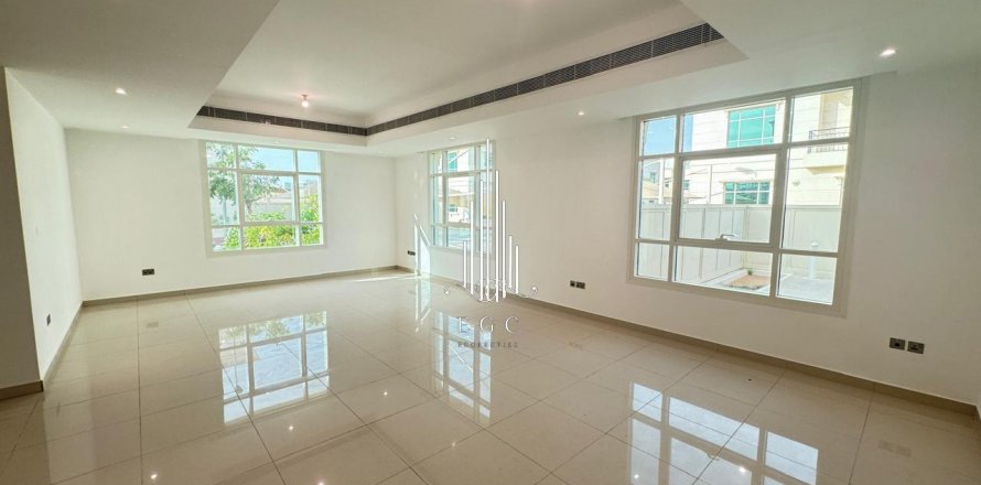 Willa w Khalifa City, Abu Dhabi, ZEA 6 sypialnie, 836.1 mkw. nr 500698