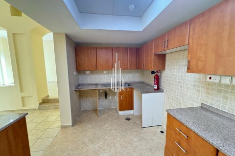 Villa til leje i Al Khalidiya, Abu Dhabi, UAE 4 soveværelser, 276 kvm № 500693 - foto 4