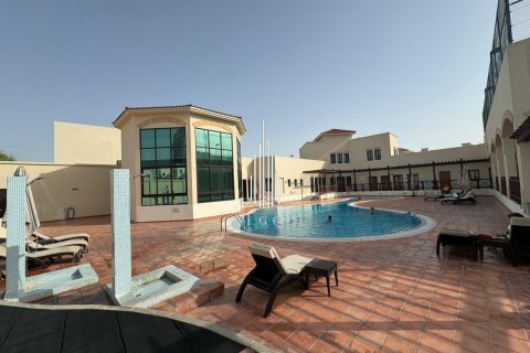 Villa in Al Khalidiya, Abu Dhabi, UAE 4 bedrooms, 276 sq.m. № 500693
