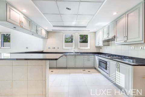 Villa itt: Jumeirah Park, Dubai, EAE, 4 hálószoba, 402.73 m², azonosító: 349595 - fénykép 8