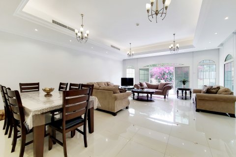 Villa in Jumeirah Village Circle, Dubai, UAE 3 bedrooms, 257.25 sq.m. № 751077 - photo 3