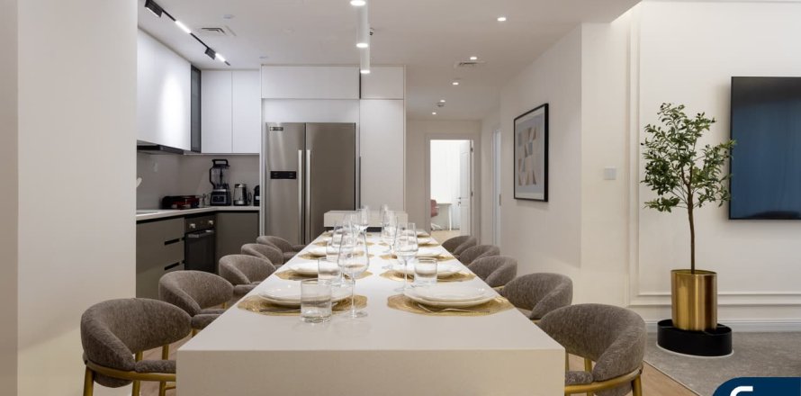 Apartment in Jumeirah Beach Residence, Dubai, UAE 3 bedrooms, 179 sq.m. № 685063