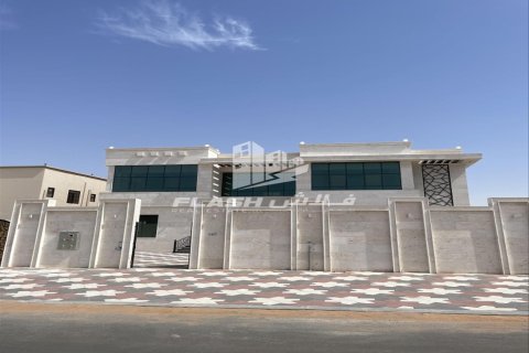 Vila di Ras Al Khaimah, UAE 5 bilik tidur, 929 meter persegi № 735251 - foto 2