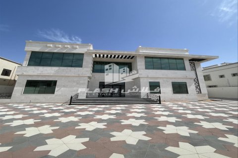 Vila di Ras Al Khaimah, UAE 5 bilik tidur, 929 meter persegi № 735251 - foto 1