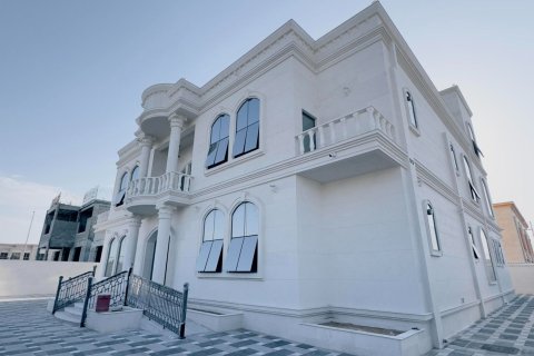 Villa in Seih Al Uraibi, Ras Al Khaimah, UAE 8 bedrooms, 1394 sq.m. № 735252 - photo 9